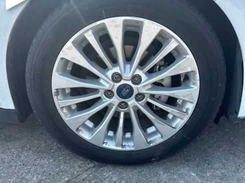 Used 2018 Ford C-MAX SE FWD image 2