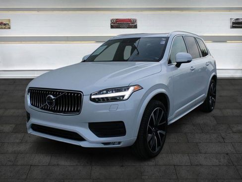 Used 2020 Volvo XC90 T6 Momentum image 3