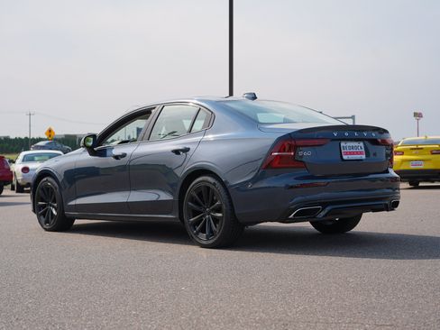 Used 2021 Volvo S60 T5 Momentum AWD/4WD image 5