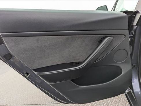 Used 2022 Tesla Model 3 Standard Range image 14