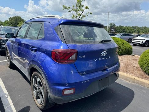 Used 2024 Hyundai Venue Limited FWD image 4