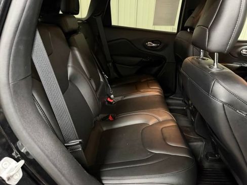Used 2021 Jeep Cherokee Latitude Plus FWD image 22