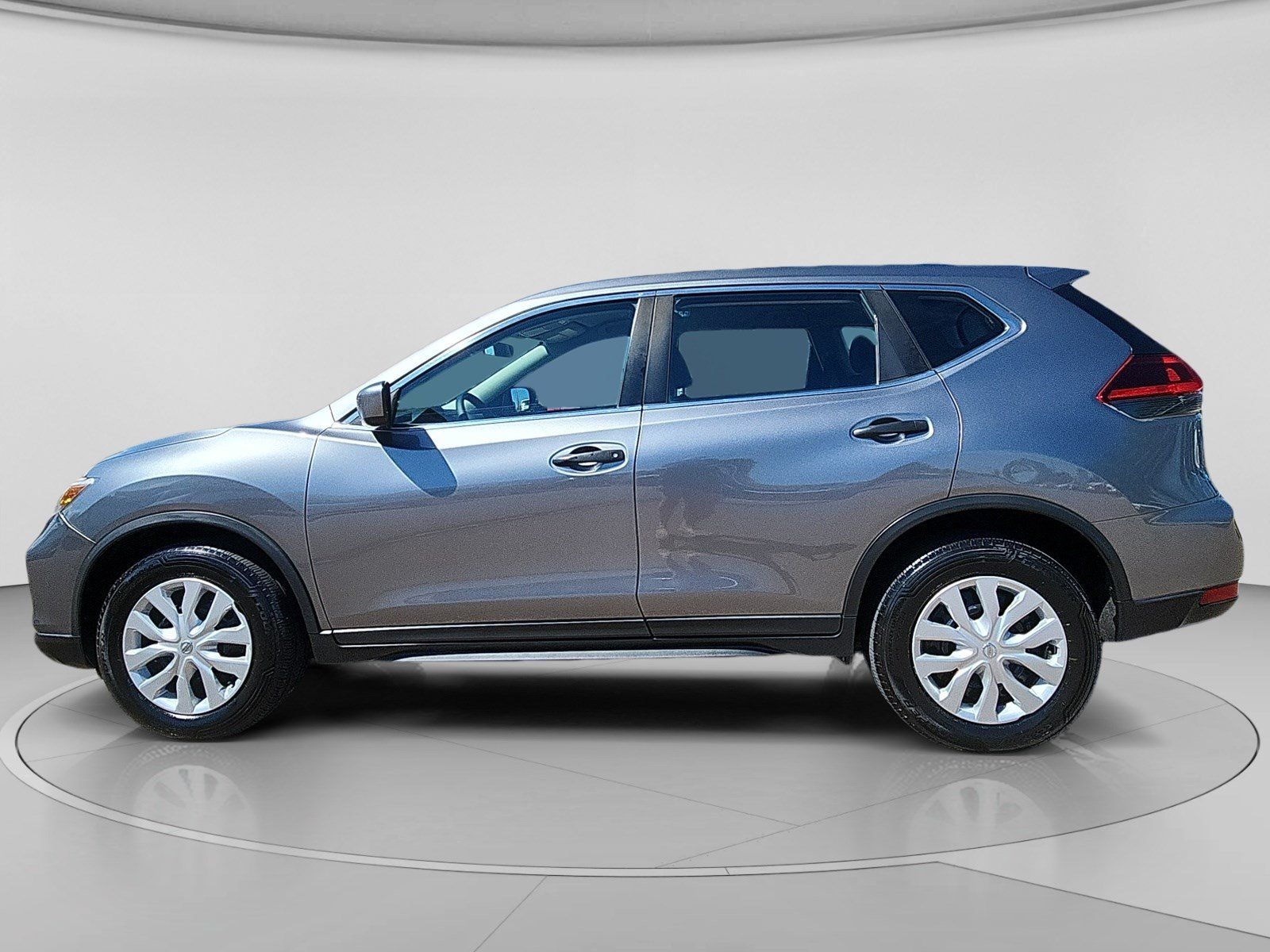 Used 2018 Nissan Rogue S AWD/4WD image 2