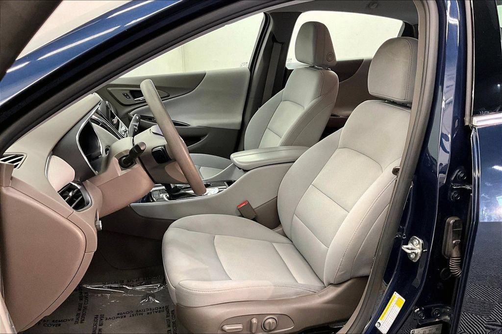 Used 2021 Chevrolet Malibu LT FWD image 21