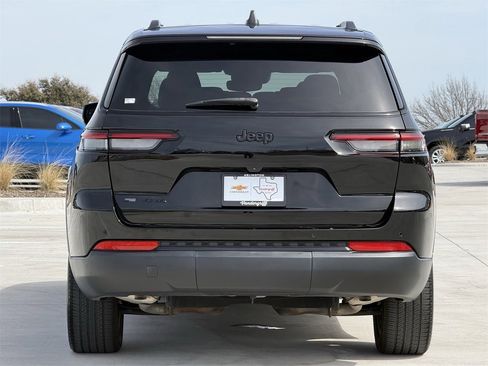 Used 2022 Jeep Grand Cherokee L Laredo image 5