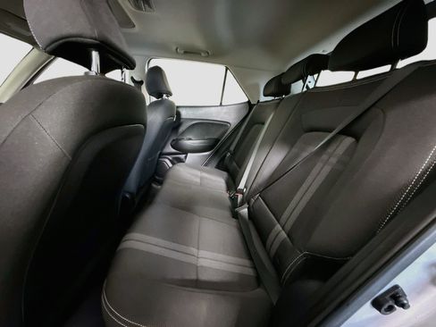 Used 2022 Hyundai Venue SEL FWD image 24