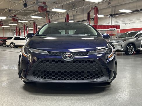 Used 2022 Toyota Corolla LE w/ LE Convenience Package FWD image 3