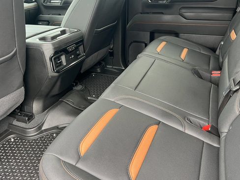 Used 2024 GMC Sierra 2500 AT4 w/ AT4 Premium Plus Package AWD/4WD image 12