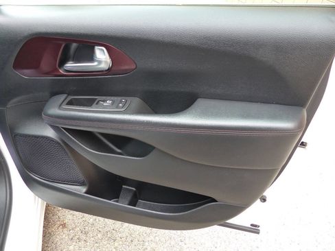 Used 2020 Chrysler Pacifica Touring-L FWD image 30