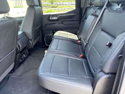 Used 2025 GMC Sierra 1500 SLT AWD/4WD image 11
