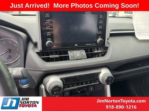 Used 2021 Toyota RAV4 XLE Premium image 15