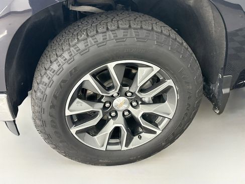 Used 2024 Chevrolet Silverado 1500 LT image 11