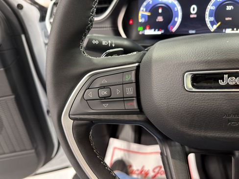 New 2025 Jeep Grand Cherokee Altitude image 26