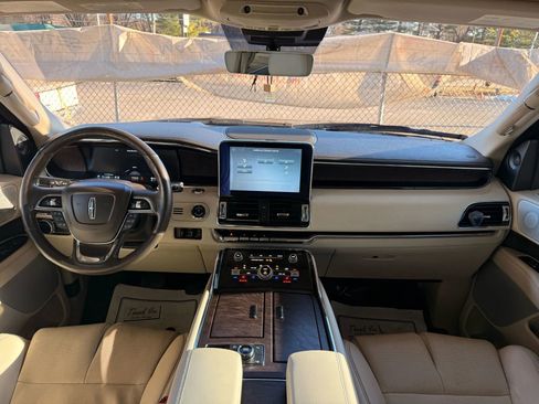 Used 2018 Lincoln Navigator L Reserve w/ Technology Package image 31