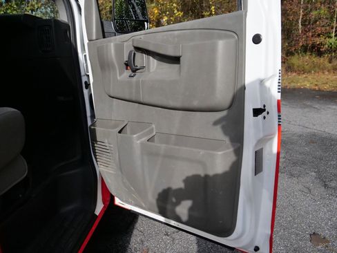 Used 2018 GMC Savana 3500 w/ Driver Convenience Package image 37