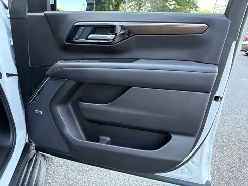 Used 2025 Chevrolet Tahoe High Country RWD image 14