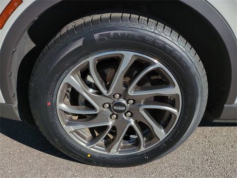 Used 2020 Lincoln Corsair Standard w/ Equipment Group 101A image 10