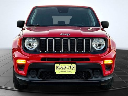 Used 2023 Jeep Renegade Latitude image 3