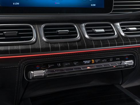 Used 2025 Mercedes-Benz Maybach GLS 600 4MATIC image 56