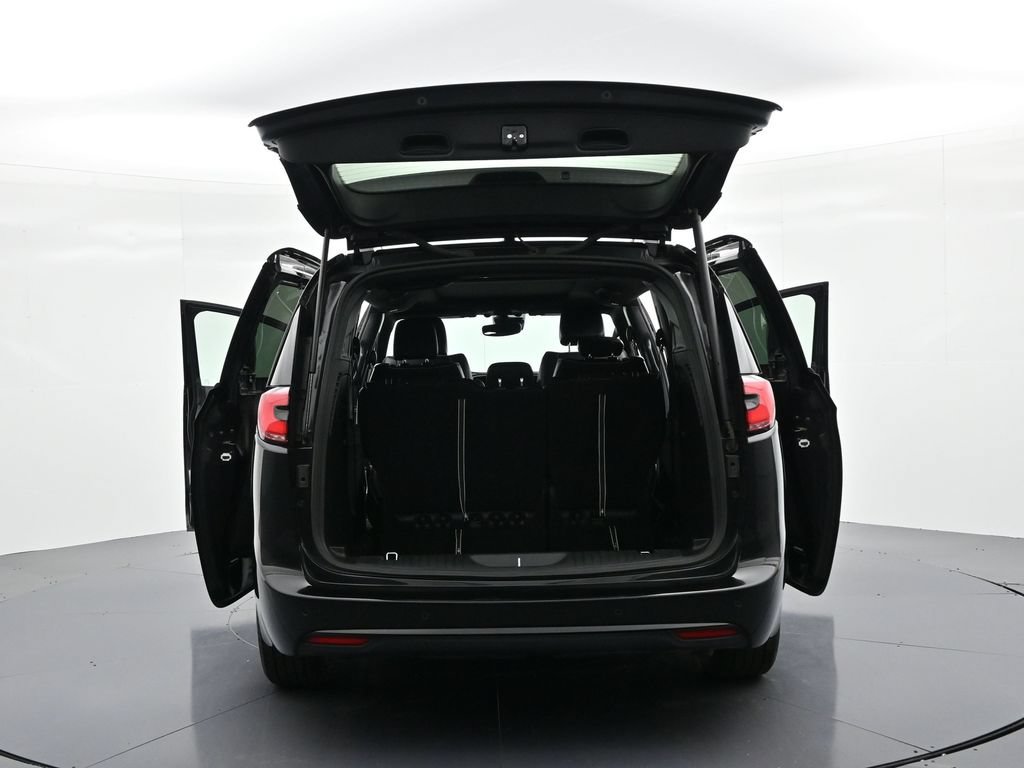 Used 2025 Chrysler Pacifica Limited FWD image 27