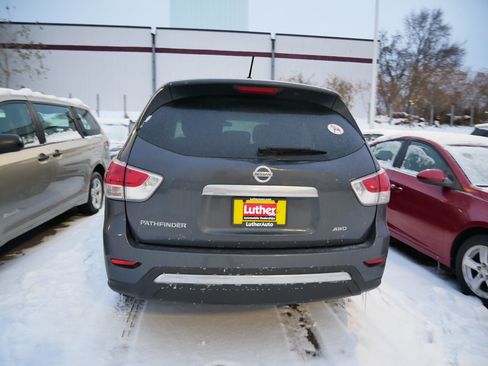 Used 2014 Nissan Pathfinder S image 4