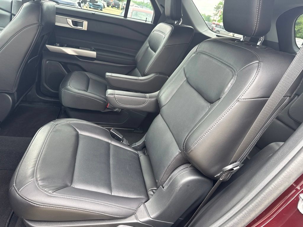Used 2023 Ford Explorer Limited w/ Equipment Group 301A AWD/4WD image 10