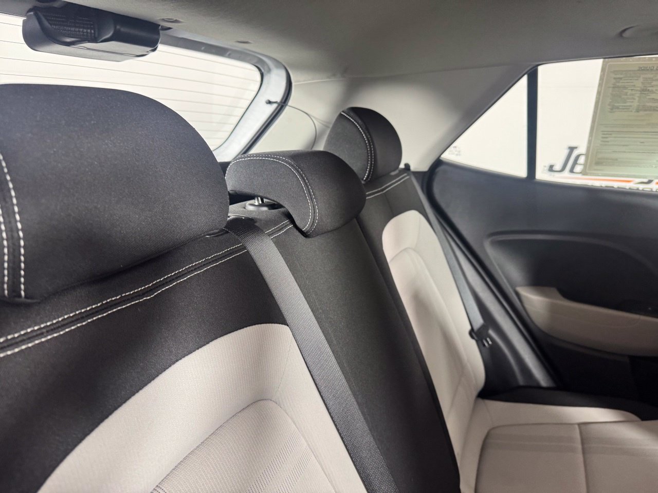 Used 2025 Hyundai Venue SEL FWD image 30