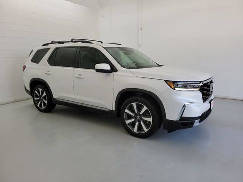 Used 2023 Honda Pilot Touring image 4