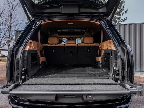 New 2026 Land Rover Range Rover Long Wheelbase SE AWD/4WD image 8