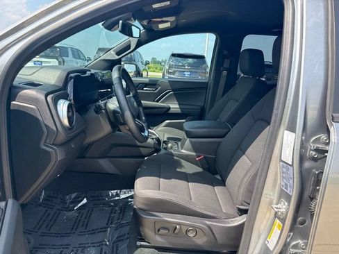 Used 2024 Chevrolet Colorado LT w/ LT Convenience Package II AWD/4WD image 12