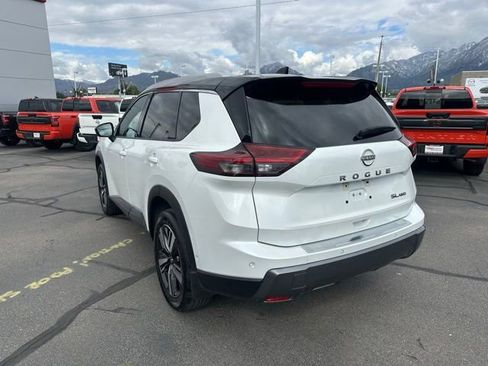 Used 2024 Nissan Rogue SL AWD/4WD image 9