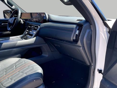 Certified 2025 Nissan Armada PRO-4X AWD/4WD image 19