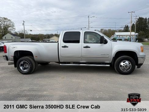 Used 2011 GMC Sierra 3500 SLE w/ SLE Preferred Package AWD/4WD image 6
