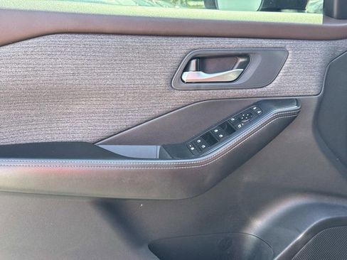 Certified 2021 Nissan Rogue SV FWD image 17