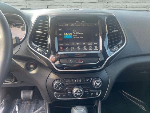 Used 2019 Jeep Cherokee Limited image 17