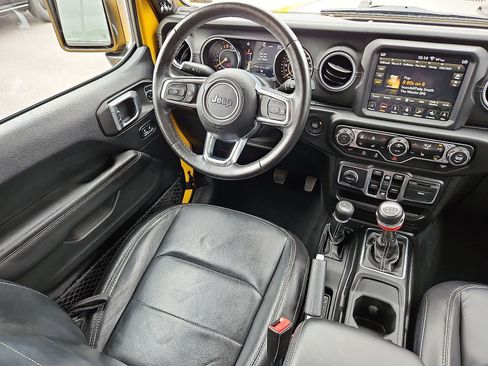 Used 2018 Jeep Wrangler Unlimited Sahara AWD/4WD image 10