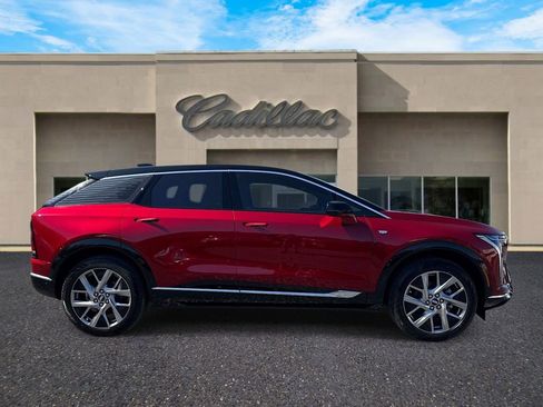 New 2026 Cadillac Optiq Luxury 2 AWD/4WD image 2