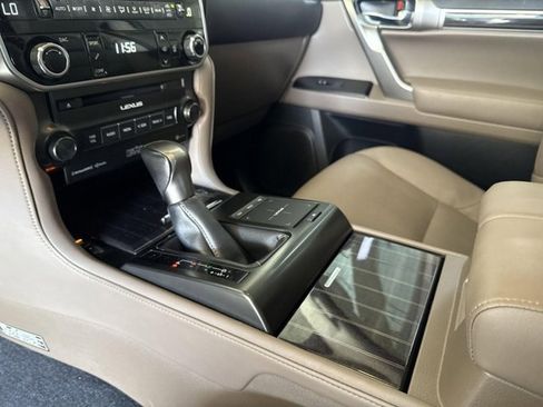 Certified 2022 Lexus GX 460 Luxury w/ Sport Design Package AWD/4WD image 20