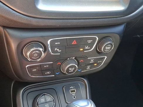 Used 2021 Jeep Compass Trailhawk w/ Sun and Sound Group AWD/4WD image 17