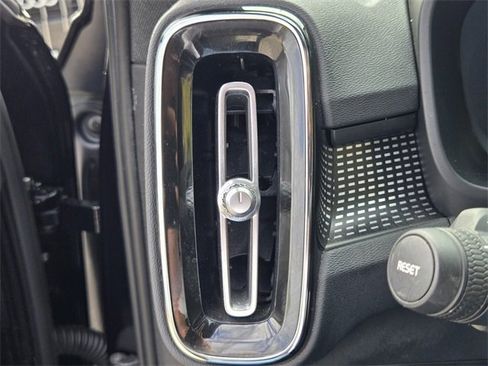 Used 2021 Volvo XC40 P8 Recharge w/ Advanced Package image 26