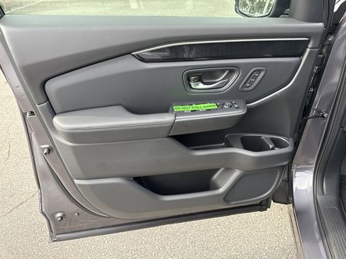 New 2025 Honda Pilot Elite image 13