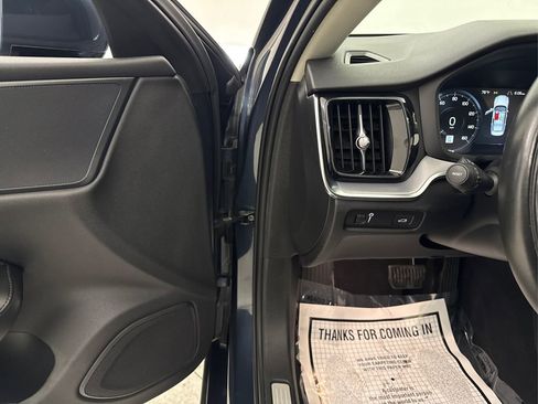 Used 2020 Volvo S60 T5 Momentum image 35
