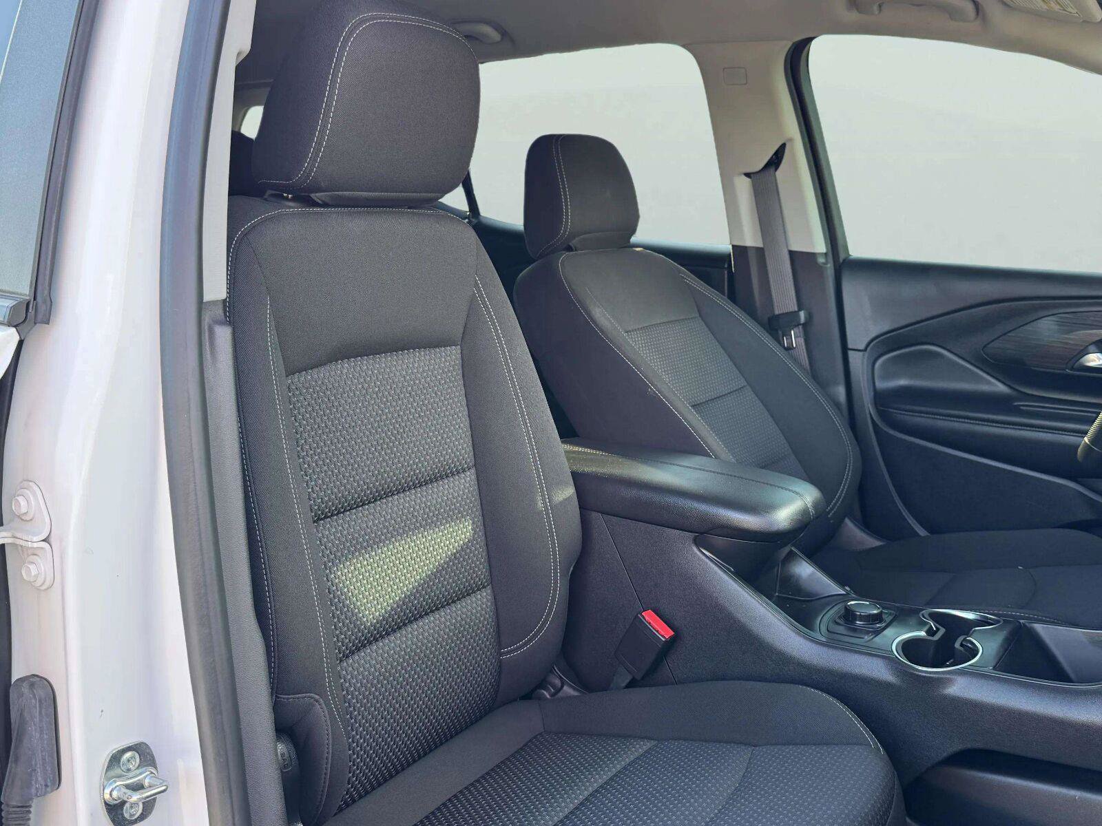 Used 2024 GMC Terrain SLE FWD image 41