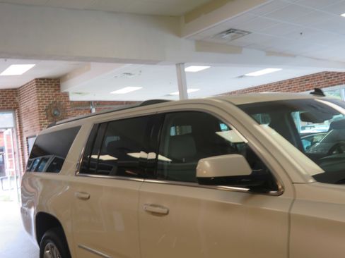 Used 2015 GMC Yukon XL Denali w/ Touring Package AWD/4WD image 65