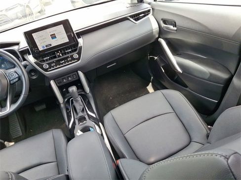 Used 2024 Toyota Corolla Cross XLE image 15
