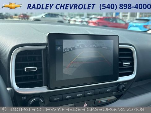 Used 2025 Hyundai Venue SEL image 9
