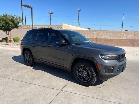 Used 2024 Jeep Grand Cherokee Trailhawk AWD/4WD image 4