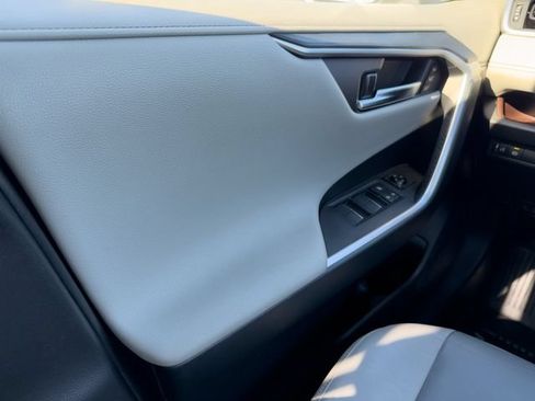 Certified 2019 Toyota RAV4 Limited AWD/4WD image 31