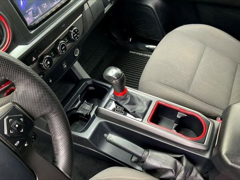 Used 2017 Toyota Tacoma SR5 AWD/4WD image 16