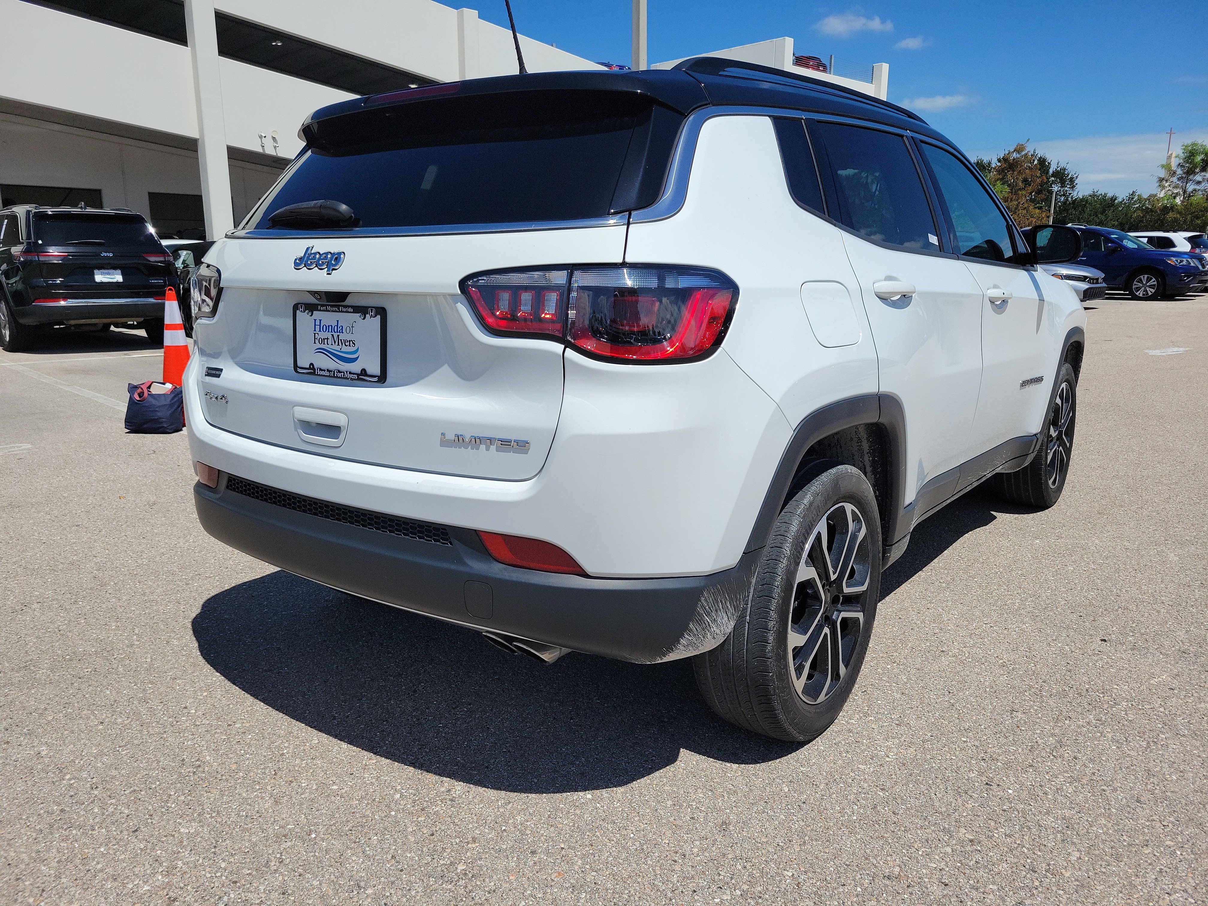 Used 2022 Jeep Compass Limited AWD/4WD image 6